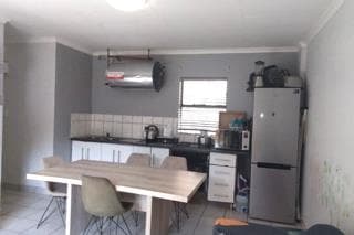 2 Bedroom Apartment / Flat for Sale in Die Hoewes - Thumbnail 2