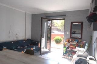 2 Bedroom Apartment / Flat for Sale in Die Hoewes - Thumbnail 4