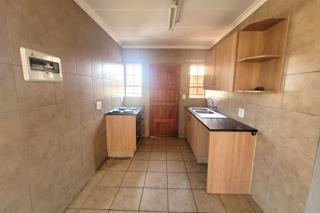 3 Bedroom House for Sale in Olievenhoutbosch - Thumbnail 4