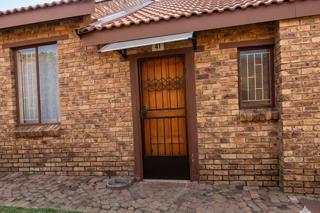 1 Bedroom Apartment / Flat for Sale in Olievenhoutbosch - Thumbnail 2