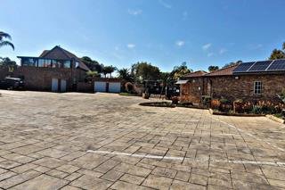 3 Bedroom Townhouse for Sale in Die Hoewes - Image 1