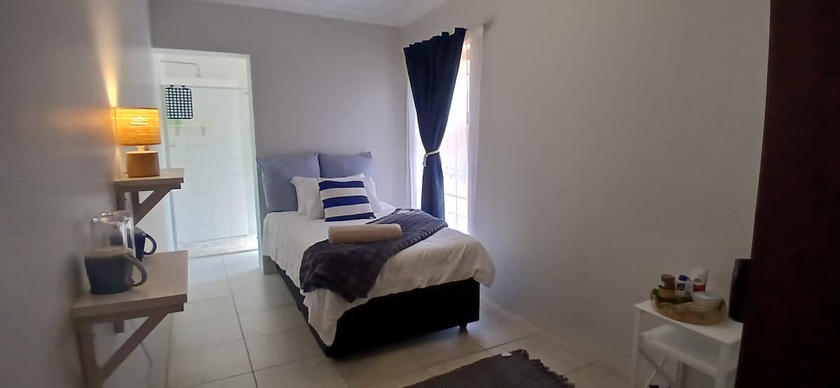 Cozy en-suite room with private bathroom